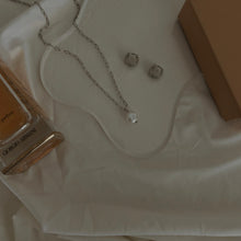 Load image into Gallery viewer, The Tayler Pearl Chain