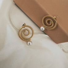 Load image into Gallery viewer, The Sisilia Pearl Drop Earring