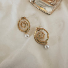 Load image into Gallery viewer, The Sisilia Pearl Drop Earring