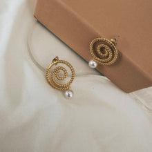 Load image into Gallery viewer, The Sisilia Pearl Drop Earring