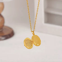 Load image into Gallery viewer, Pave Locket