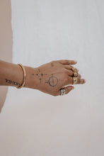 Load image into Gallery viewer, Ashley (Olsen) Bangle